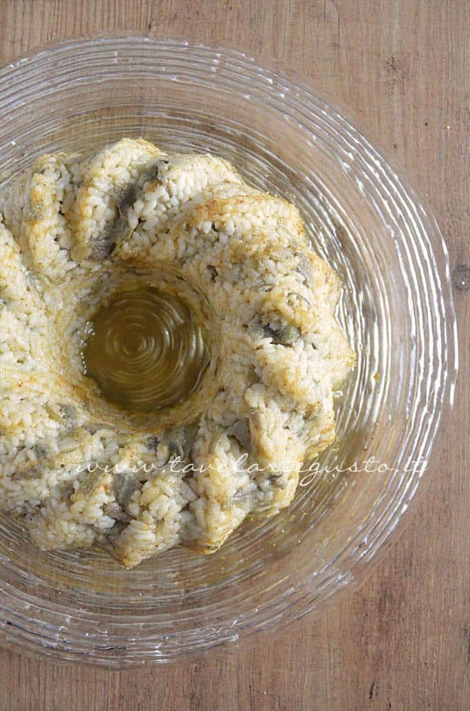 Sformare la Bordura di riso - Ricetta Bordura di riso con crema di carciofi e crostini di Fiore Sardo Sformare la Bordura di riso - Ricetta Bordura di riso con crema di carciofi e crostini di Fiore Sardo