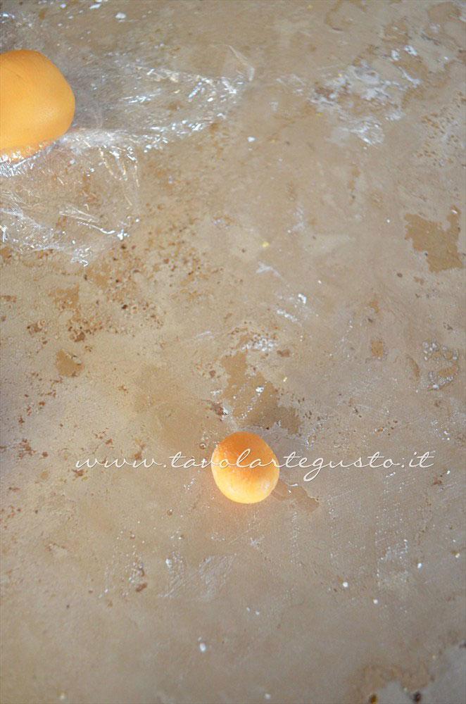 Come realizzare carota in pasta di zucchero - Ricetta Cupcakes Natalizi decorati in Pasta di Zucchero - Cupcakes di Natale Come realizzare carota in pasta di zucchero - Ricetta Cupcakes Natalizi decorati in Pasta di Zucchero - Cupcakes di Natale