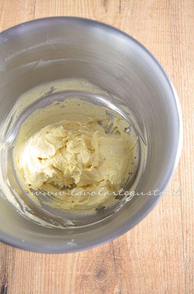 Impasto per le basi -Ricetta Cupcakes Natalizi decorati in Pasta di Zucchero - Cupcakes di Natale Impasto per le basi -Ricetta Cupcakes Natalizi decorati in Pasta di Zucchero - Cupcakes di Natale