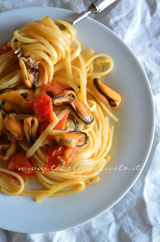 Linguine con le cozze e pomodorini - Spaghetti con le cozze e pomodorini - Ricetta Linguine con le cozze e pomodorini - Spaghetti con le cozze e pomodorini - Ricetta