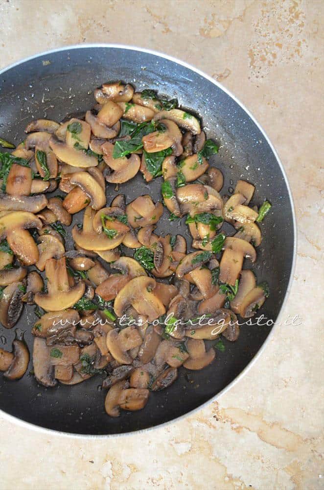 Funghi trifolati - Ricetta Sformatini di patate con funghi Funghi trifolati - Ricetta Sformatini di patate con funghi