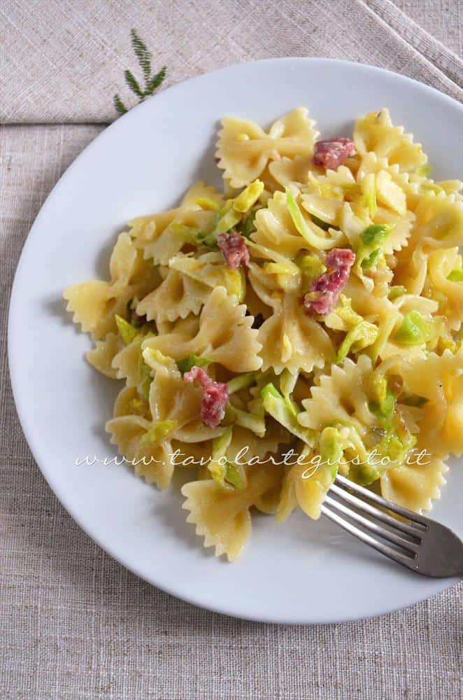 Pasta con Cavolini di Bruxelles, Salame e Brie - Ricetta Pasta con Cavolini di Bruxelles Pasta con Cavolini di Bruxelles, Salame e Brie - Ricetta Pasta con Cavolini di Bruxelles