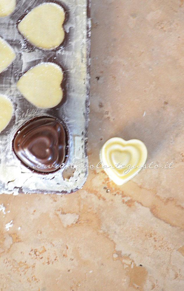 Sformare i cioccolatini - Ricetta Cioccolatini Ripieni Sformare i cioccolatini - Ricetta Cioccolatini Ripieni