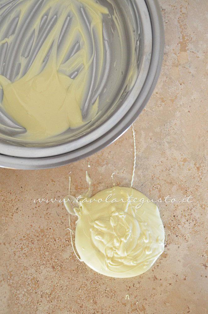 Temperaggio cioccolato bianco 1 - Ricetta Cioccolatini Ripieni Temperaggio cioccolato bianco 1 - Ricetta Cioccolatini Ripieni