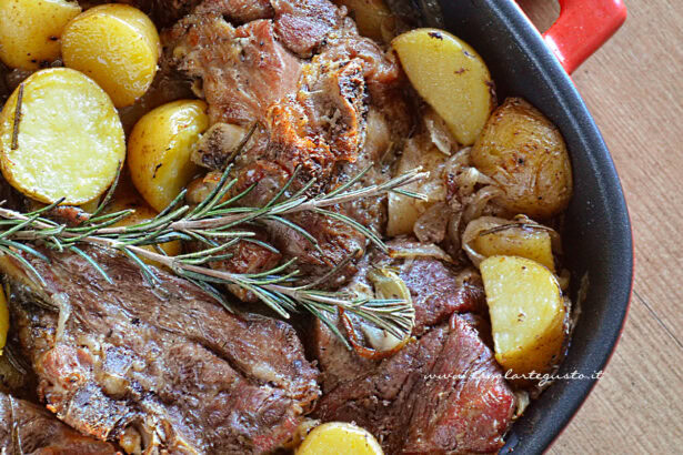Agnello al forno con patate - Ricetta Agnello al forno