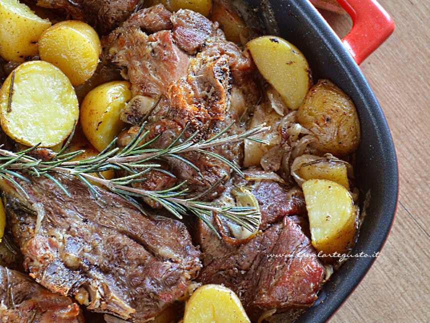 Agnello al forno con patate - Ricetta Agnello al forno