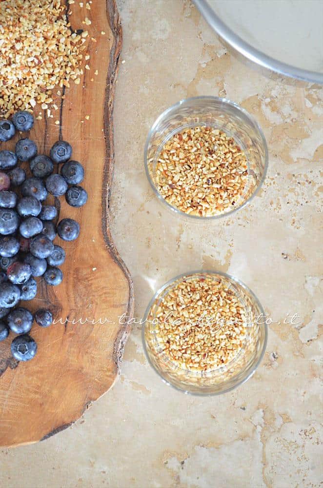 Assemblare gli strati - Ricetta Coppe yogurt chantilly e mirtilli Assemblare gli strati - Ricetta Coppe yogurt chantilly e mirtilli
