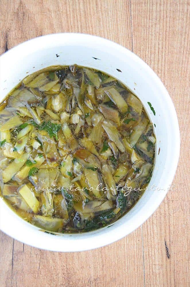 I Carciofi a fine cottura, pronti da frullare - Ricetta Crema di Carciofi alla menta con stracchino I Carciofi a fine cottura, pronti da frullare - Ricetta Crema di Carciofi alla menta con stracchino