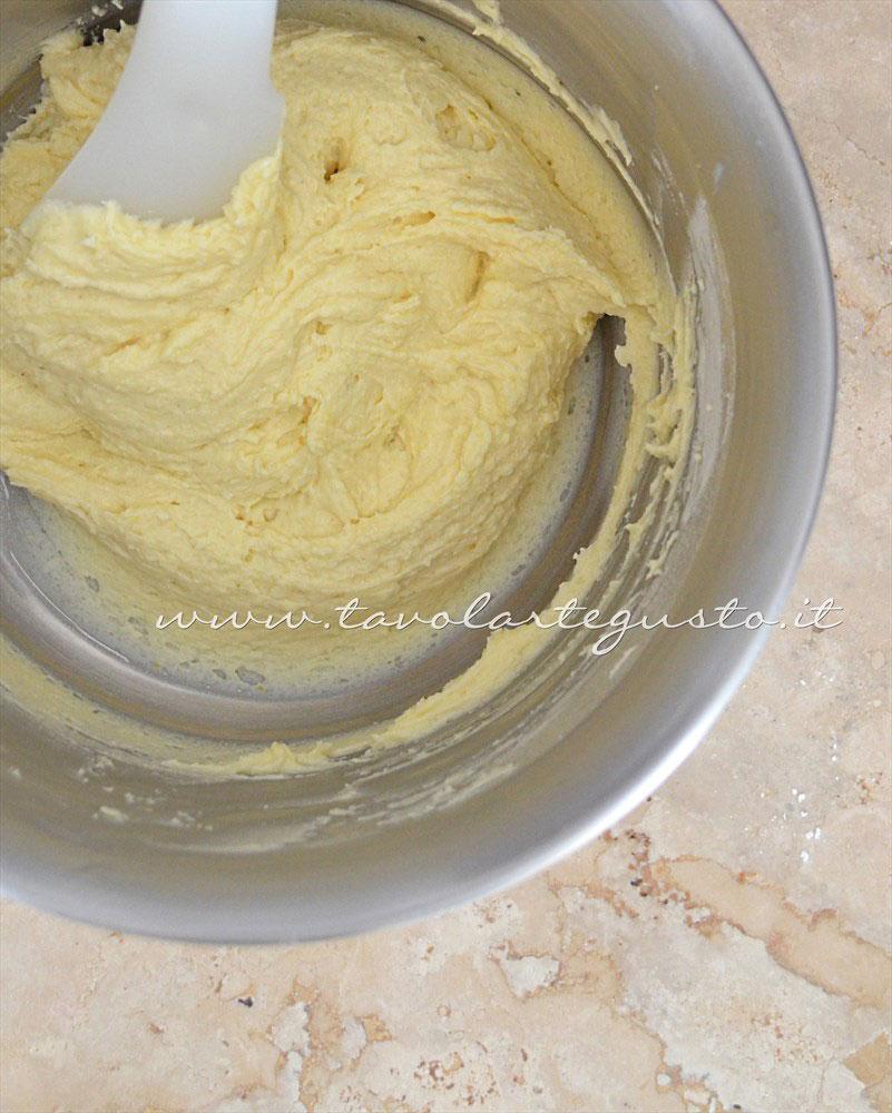 Impasto Muffins ricotta pronto - Ricetta Muffins ricotta e mele Impasto Muffins ricotta pronto - Ricetta Muffins ricotta e mele