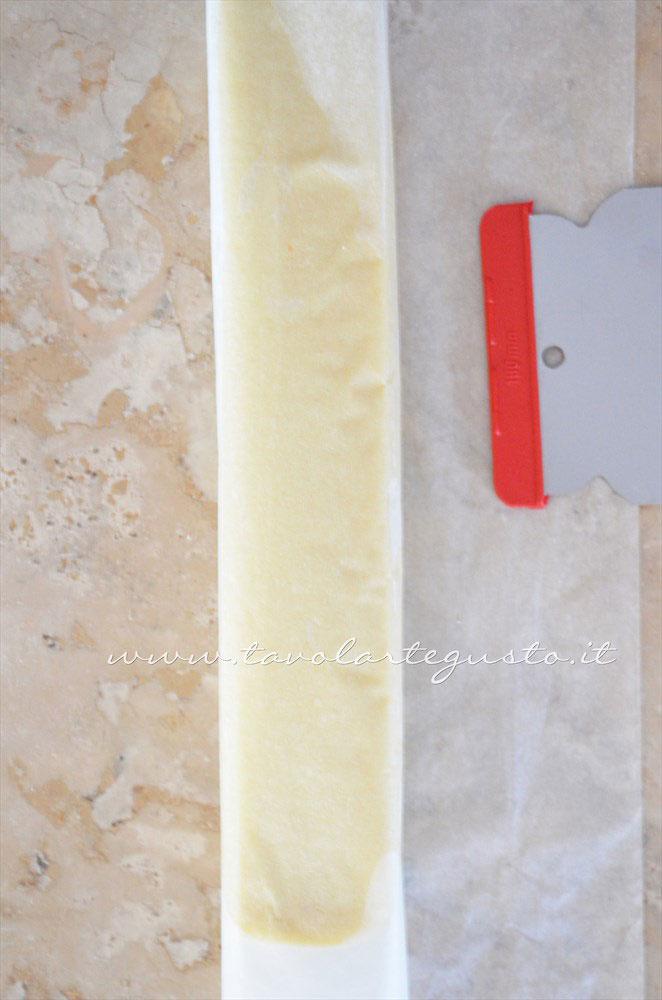 Realizzare un parallelepipedo con l'aiuto della carta da forno - Ricetta Biscotti per colazione Campagnole home made Realizzare un parallelepipedo con l'aiuto della carta da forno - Ricetta Biscotti per colazione Campagnole home made