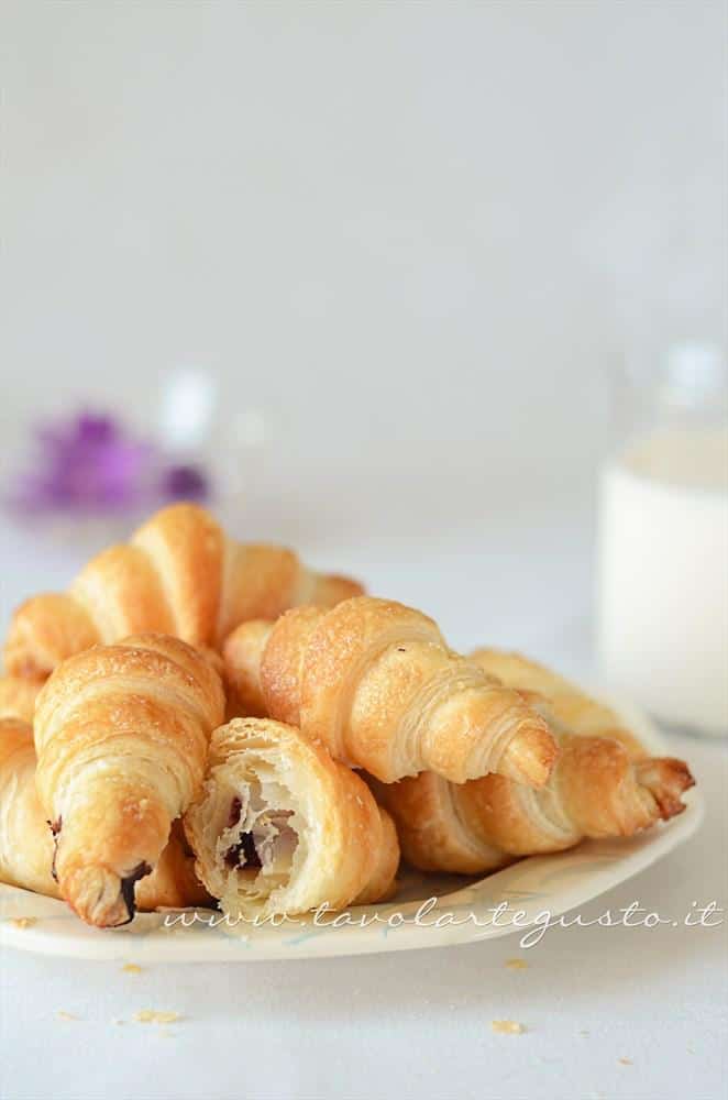 Croissant di pasta sfoglia - Ricetta Croissant di pasta sfoglia - Cornetti di pasta sfoglia