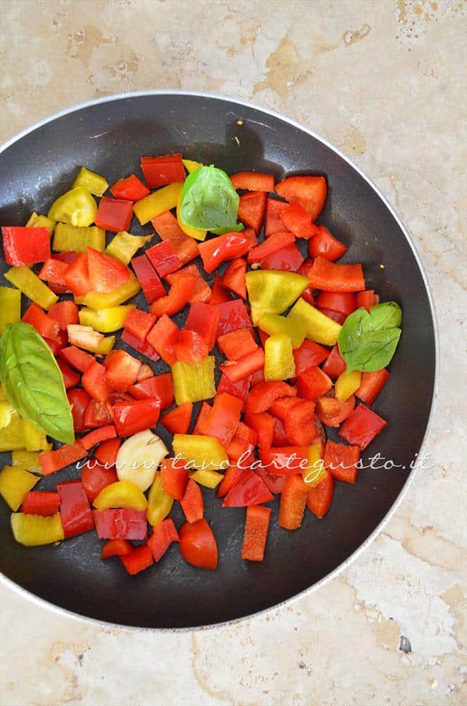 Saltare i peperoni in padella - Ricetta Omelette verdure e yogurt Saltare i peperoni in padella - Ricetta Omelette verdure e yogurt