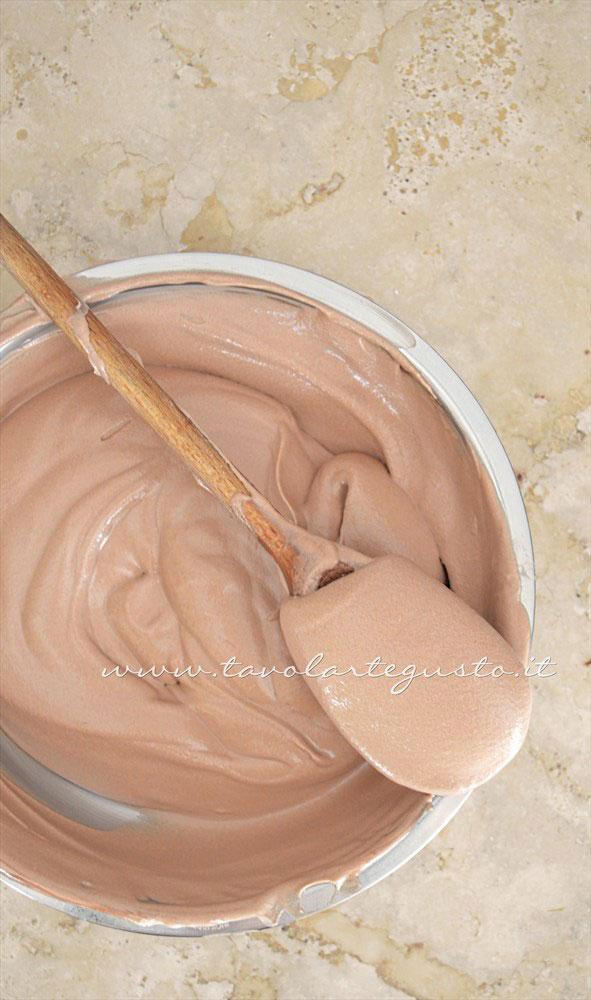 Mousse al gianduia -Ricetta Cannoli di cialda al cacao con Mousse al gianduia Mousse al gianduia -Ricetta Cannoli di cialda al cacao con Mousse al gianduia