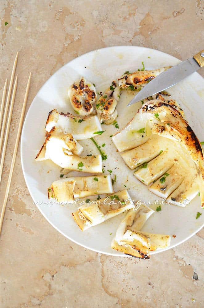 Tagliare la Seppia - Ricetta Spiedini di Seppie Tagliare la Seppia - Ricetta Spiedini di Seppie
