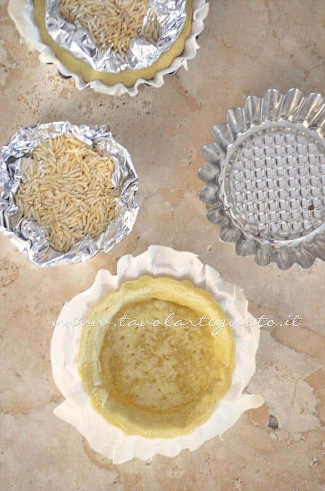 le Tartellette dopo i primi 15' di cottura - Ricetta Tartellette salate con pomodorini le Tartellette dopo i primi 15' di cottura - Ricetta Tartellette salate con pomodorini