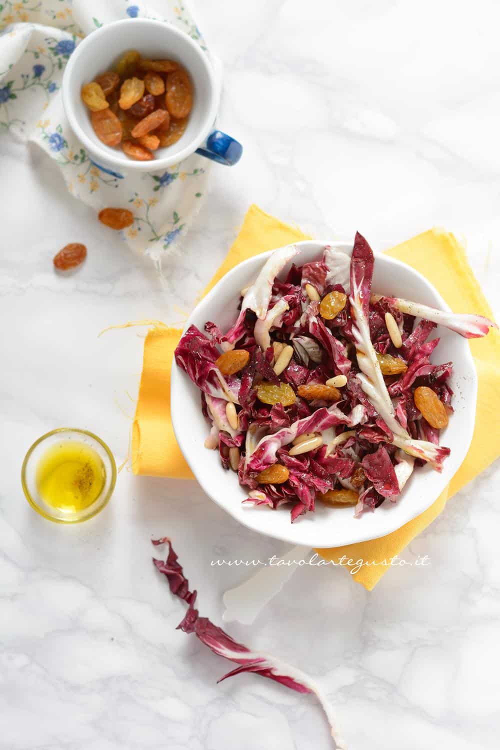 Insalata di Radicchio con pinoli e uva secca - Ricetta Insalata di Radicchio Insalata di Radicchio con pinoli e uva secca - Ricetta Insalata di Radicchio