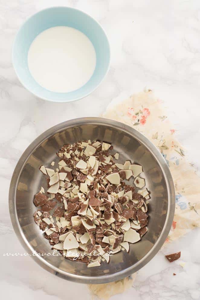 Preparare la ganache al Cioccolato Kinder 1 -Ricetta Biscotti al Cappuccino Preparare la ganache al Cioccolato Kinder 1 -Ricetta Biscotti al Cappuccino