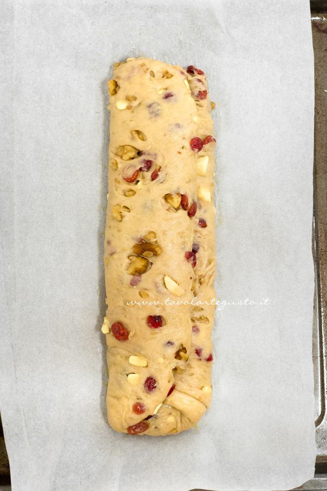 Stollen pronto alla lievitazione - Ricetta Stollen -Cristmas Stollen Stollen pronto alla lievitazione - Ricetta Stollen -Cristmas Stollen