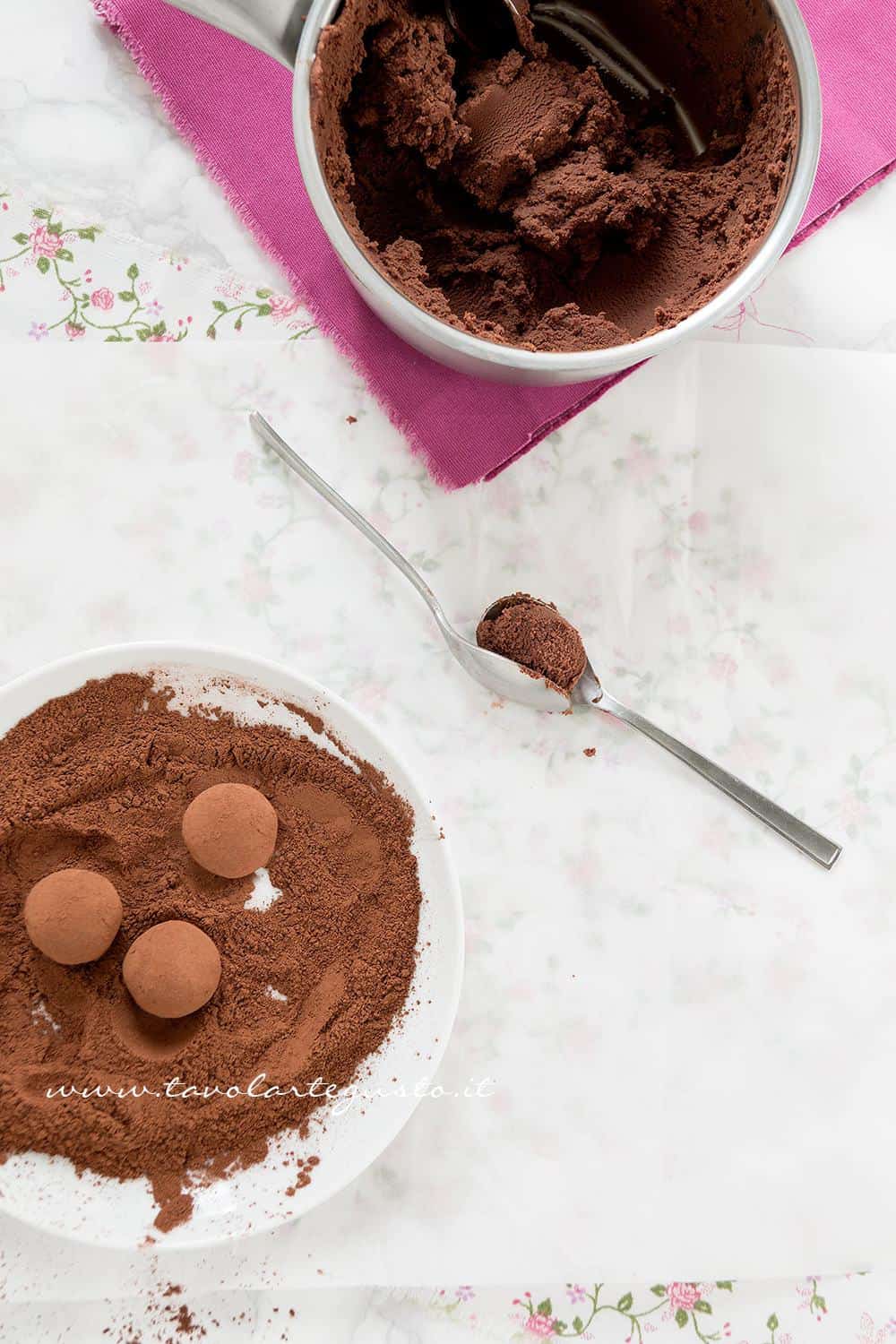 Come realizzare i Tartufi al cioccolato - Ricetta Tartufi al cioccolato Come realizzare i Tartufi al cioccolato - Ricetta Tartufi al cioccolato