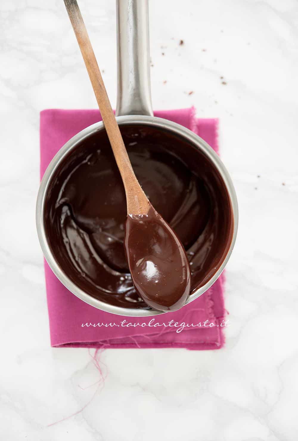 Il cioccolato appena sciolto - Ricetta Tartufi al cioccolato Il cioccolato appena sciolto - Ricetta Tartufi al cioccolato