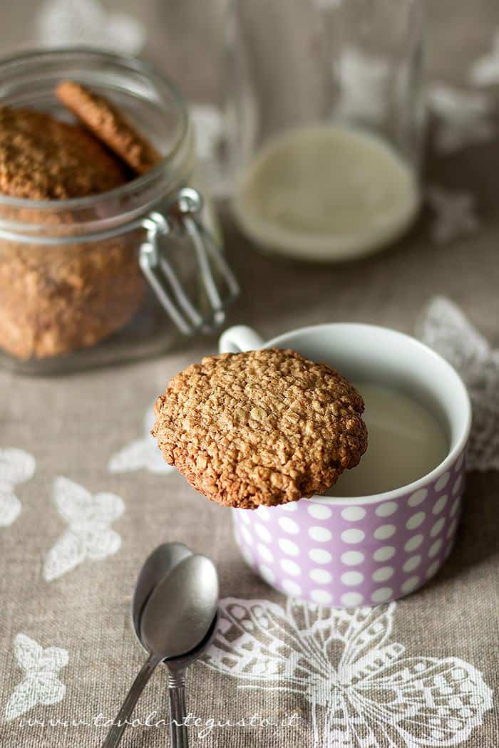 Biscotti ai fiocchi d'avena - Ricetta Biscotti ai fiocchi d'avena Biscotti ai fiocchi d'avena - Ricetta Biscotti ai fiocchi d'avena