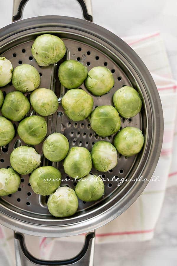 Cuocere a vapore i Cavoletti di Bruxelles - Ricetta Cavoletti di Bruxelles gratinati Cuocere a vapore i Cavoletti di Bruxelles - Ricetta Cavoletti di Bruxelles gratinati