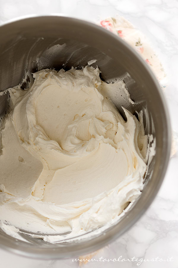 Montare zucchero e burro perfettamente come panna - Ricetta Torta Paradiso Montare zucchero e burro perfettamente come panna - Ricetta Torta Paradiso