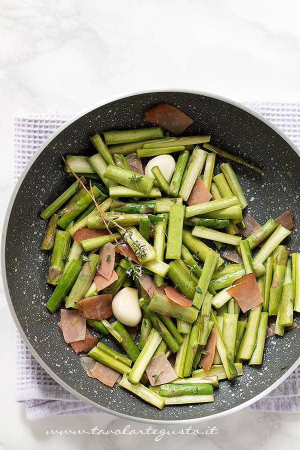 Asparagi in padella con speck - Ricetta Asparagi in padella