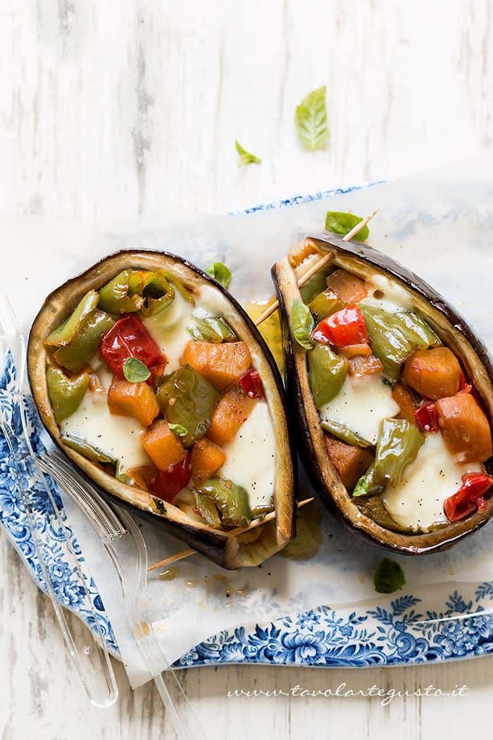 Melanzane ripiene di verdure al forno - Ricetta Melanzane ripiene di verdure al forno