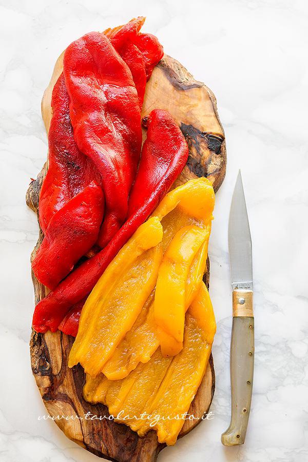 Peperoni arrostiti - come arrostire e spellare i peperoni - Ricetta Peperoni arrostiti