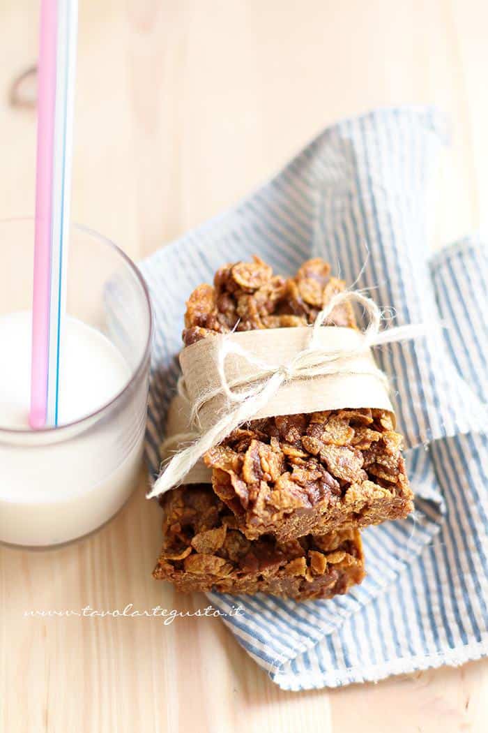 Barrette di cioccolato e corn flakes - Ricetta Barrette di cioccolato e corn flakes