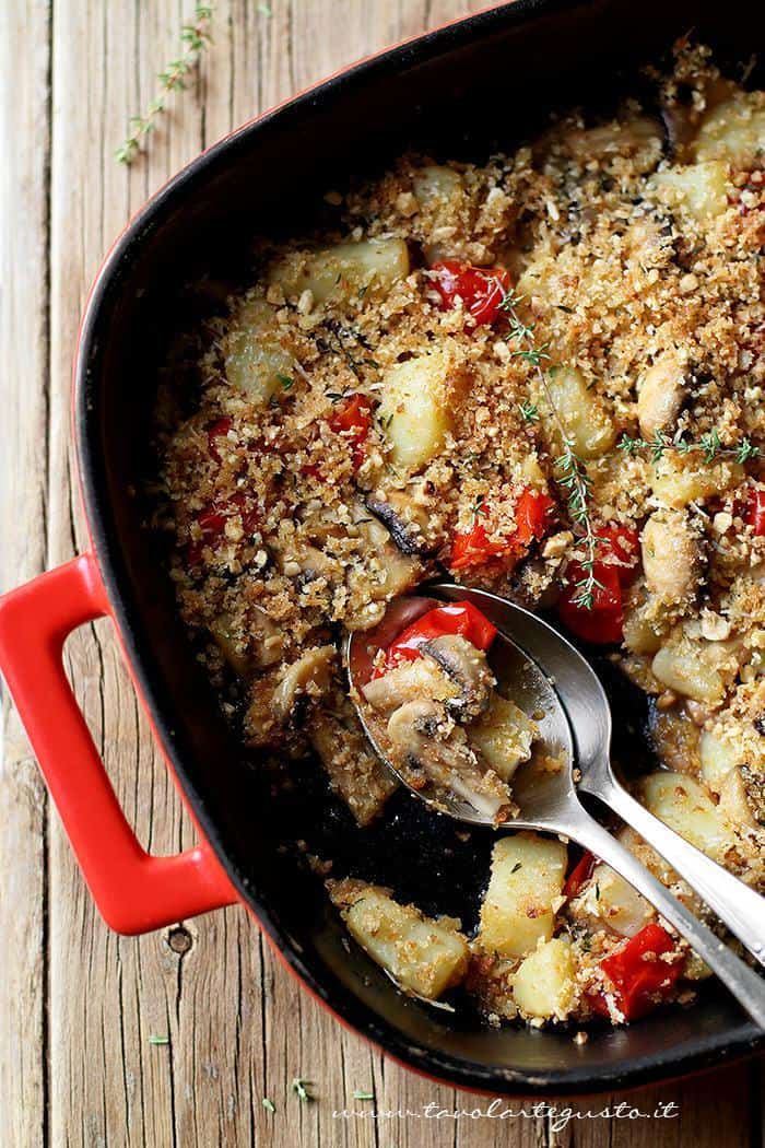Patate e funghi al forno - Ricetta Patate e funghi al forno
