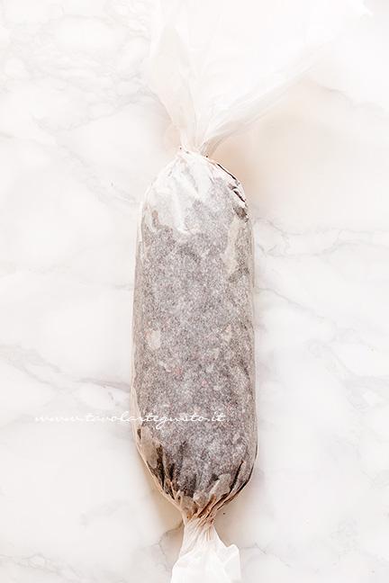 Dare la forma al salame - Ricetta Salame di cioccolato senza uova