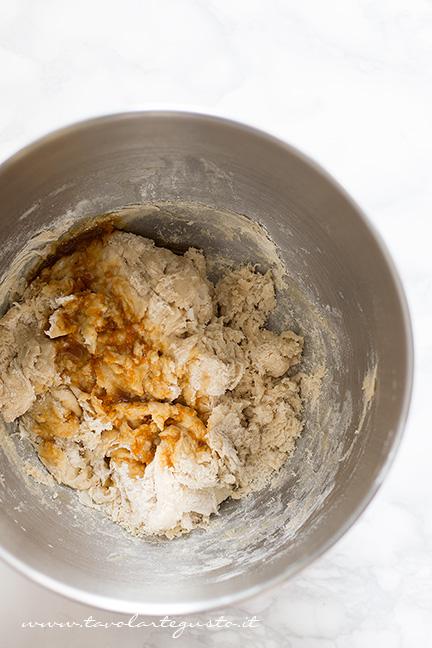 Aggiungere l'emulsione aromatica - Ricetta Pandorini