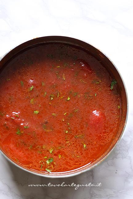 La salsa di cottura dei polipetti appena cotti- Ricetta Polipetti Affogati