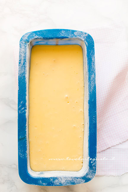 Impasto Plumcake allo yogurt pronto per essere cotto - Ricetta plumcake allo yogurt