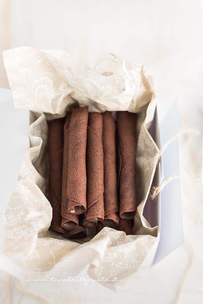 Sigarette di cialda al cacao- Ricetta Sigarette di cialda al cacao --
