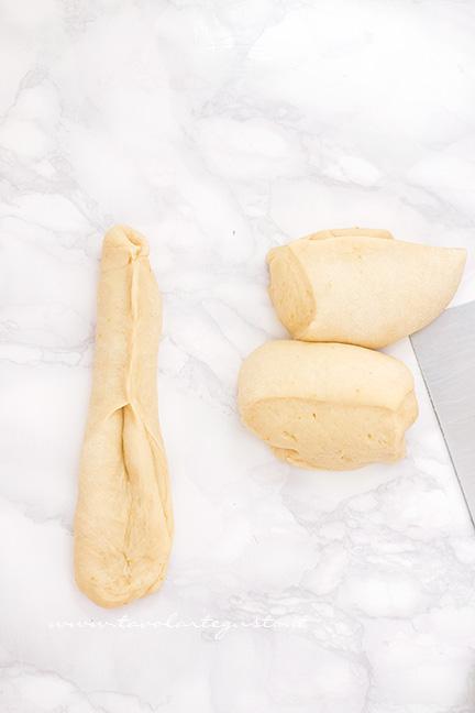 Come formare il filoncino per la treccia2 - Ricetta Brioche dolce con solo albumi