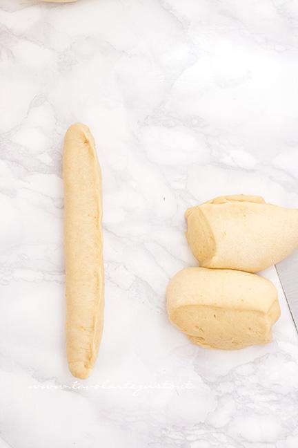 Come formare il filoncino per la treccia3 - Ricetta Brioche dolce con solo albumi