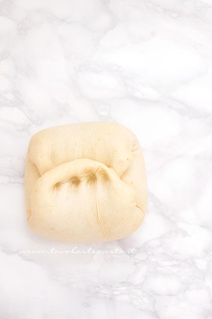 Ripiegare l'impasto un'altra volta - Ricetta Brioche dolce con solo albumi