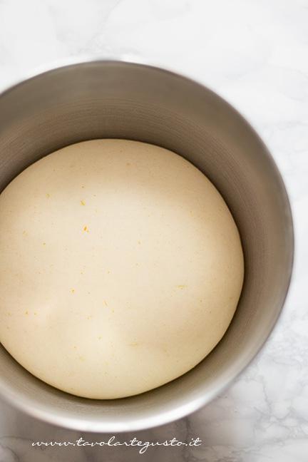 l'impasto della brioche dolce agli albumi lievitato - Ricetta Brioche dolce con solo albumi