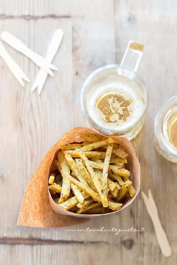 Chips di farina di ceci e rosmarino - Ricetta Chips - Bastoncini di farina di ceci