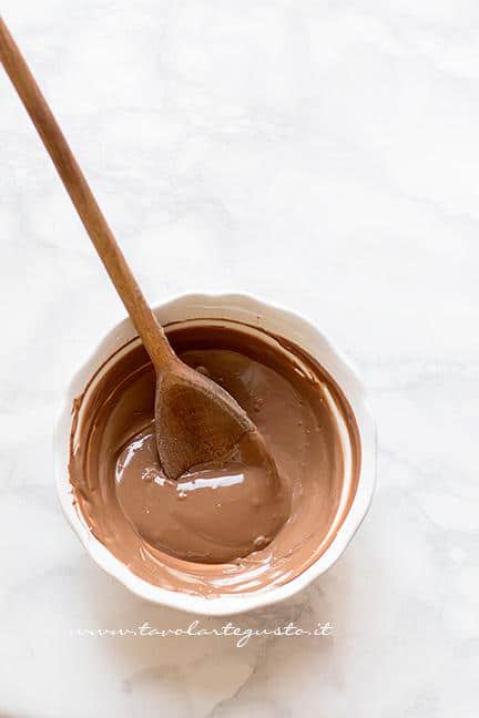 Cioccolato sciolto - Ricetta Ovetti di cioccolato e riso soffiato