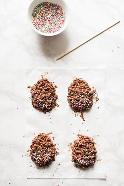 Come fare gli ovetti2 - Ricetta Ovetti di cioccolato e riso soffiato.
