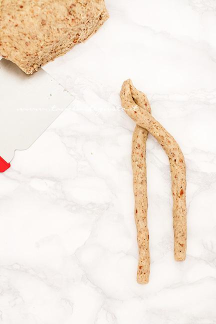 Come formare i Taralli intrecciati2 - Ricetta Taralli sugna e pepe