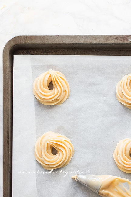 Come formare la Zeppola di San Giuseppe - Ricetta Zeppole di San Giuseppe fritte