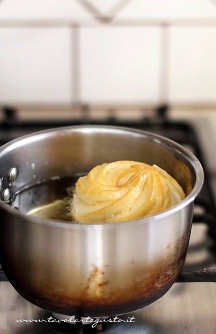 Friggere le Zeppole - Ricetta Zeppole di San Giuseppe fritte