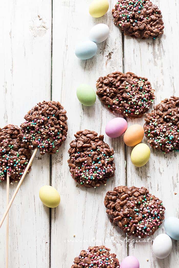 Ovetti di cioccolato e riso soffiato - Ricetta Ovetti di cioccolato e riso soffiato.