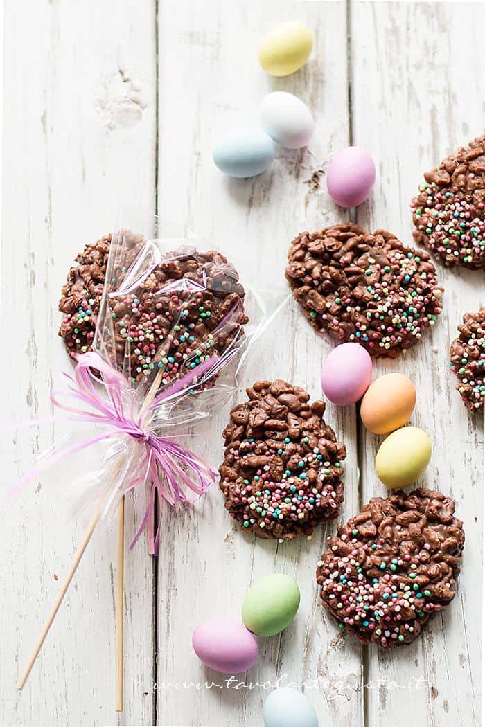 Ovetti di cioccolato e riso soffiato - Ricetta Ovetti di cioccolato e riso soffiato