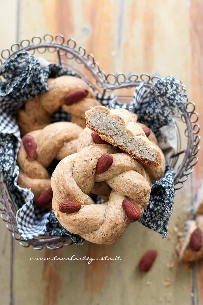 Taralli sugna e pepe, la Ricetta Napoletana.